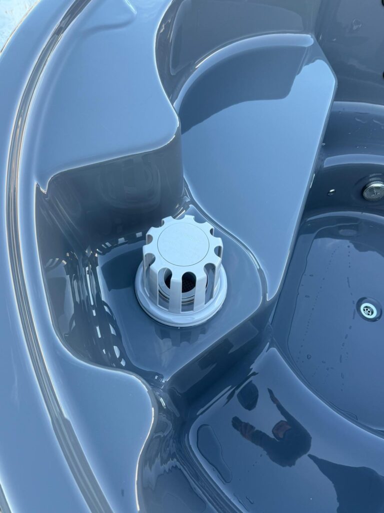AcrylA Oakmere Acrylic Hot Tub with integrated stove - Image 7