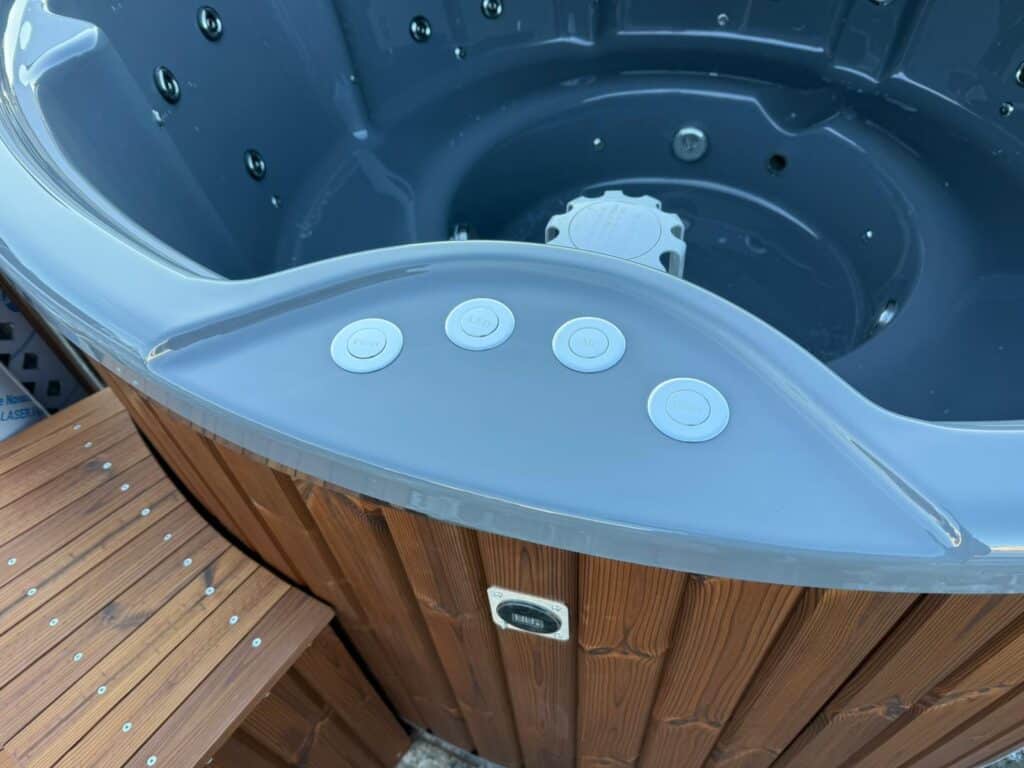 AcrylA Oakmere Acrylic Hot Tub with integrated stove - Image 8